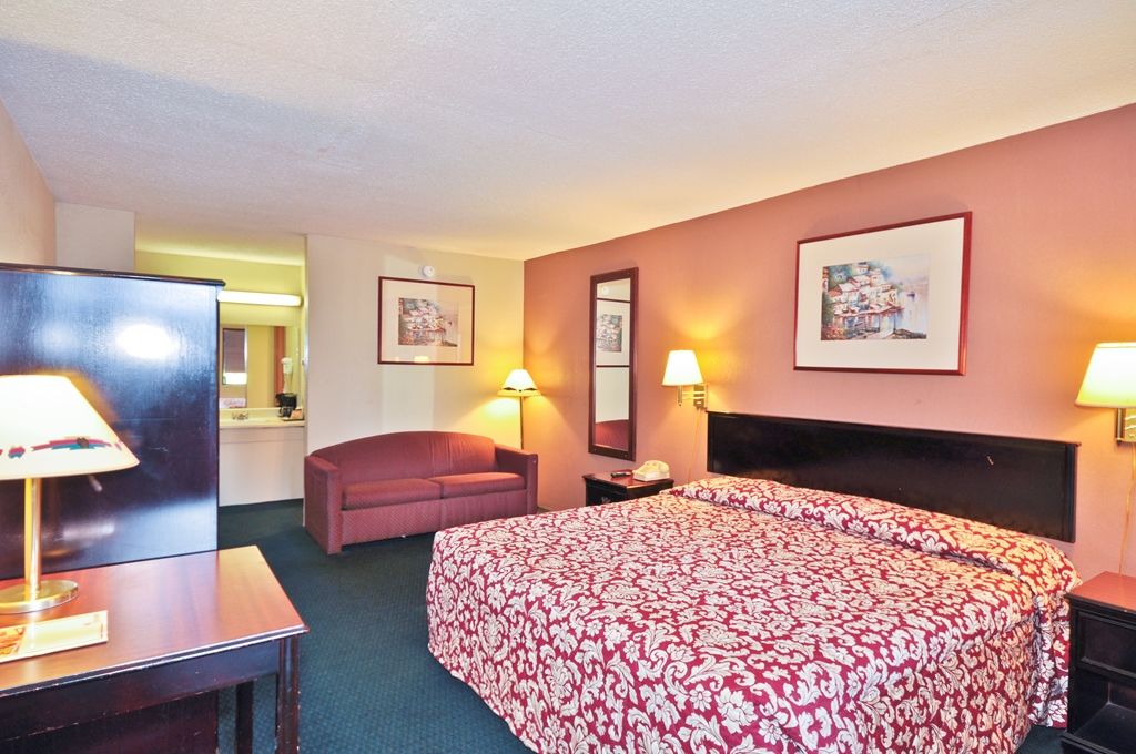 Country Hearth & Marietta Motel