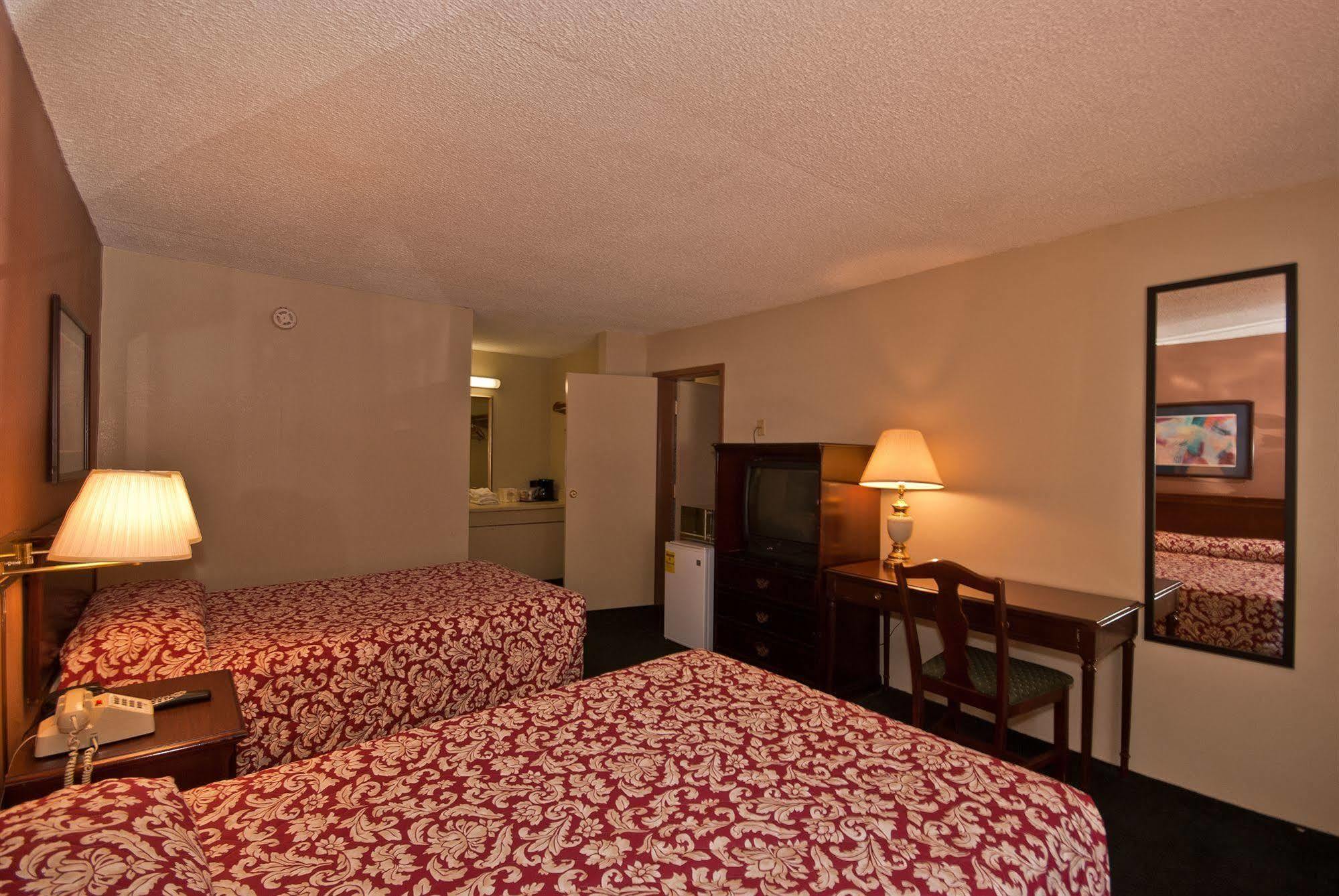 Country Hearth & Marietta Motel