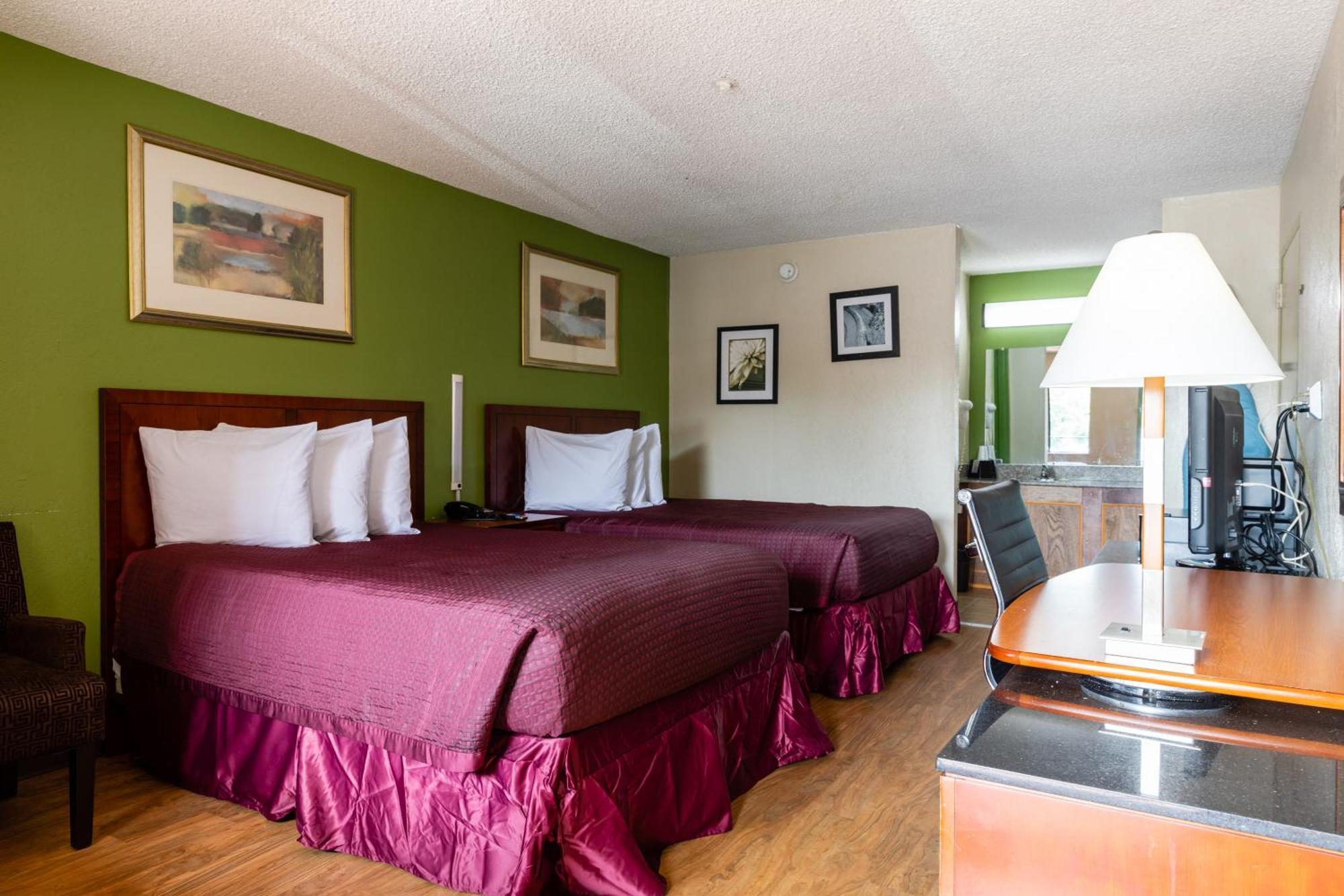 Country Hearth & Marietta Motel 2*