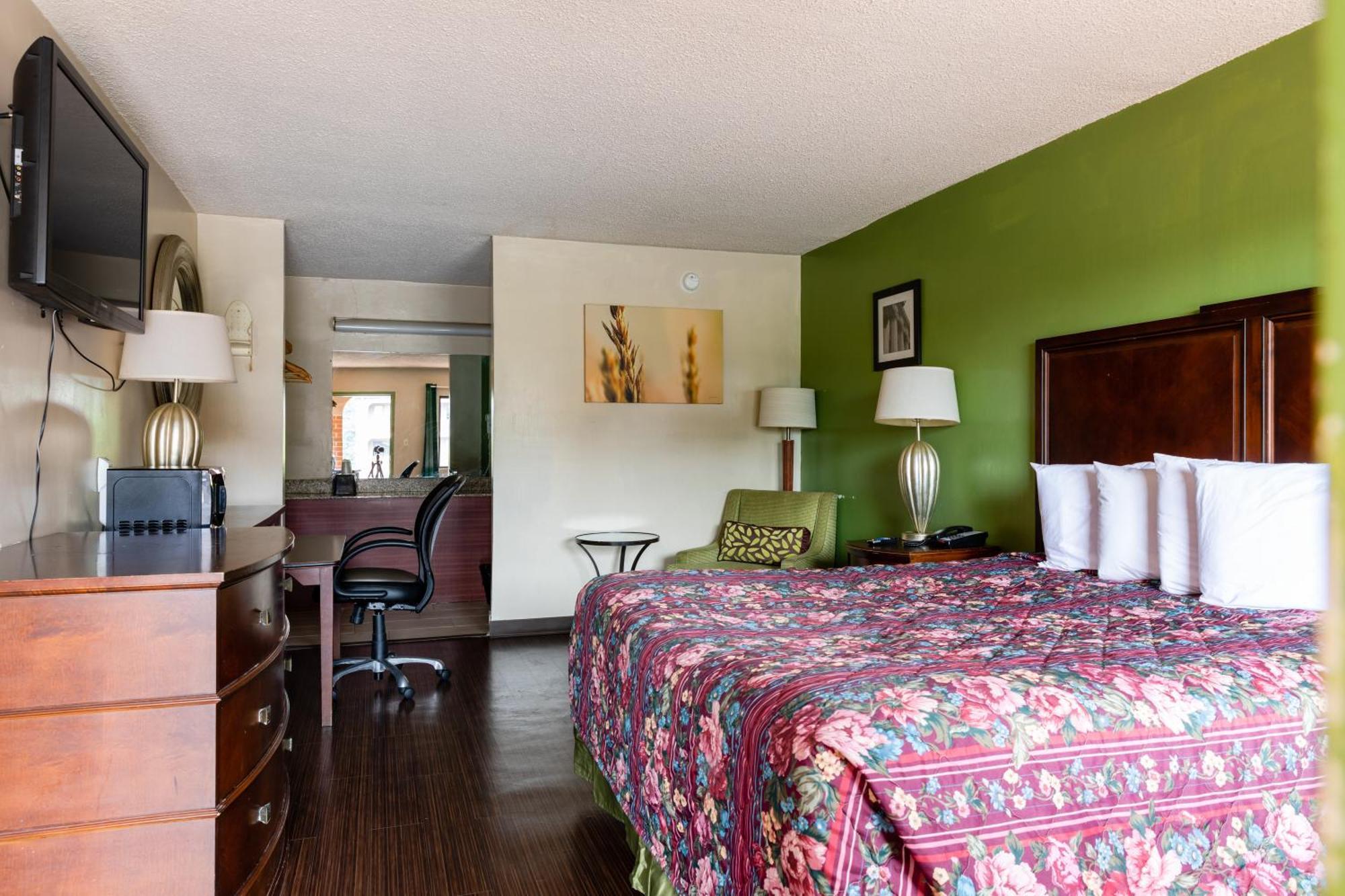 Country Hearth & Marietta Motel