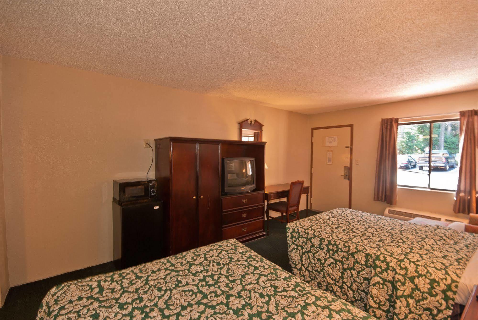 Country Hearth & Marietta Motel 2*