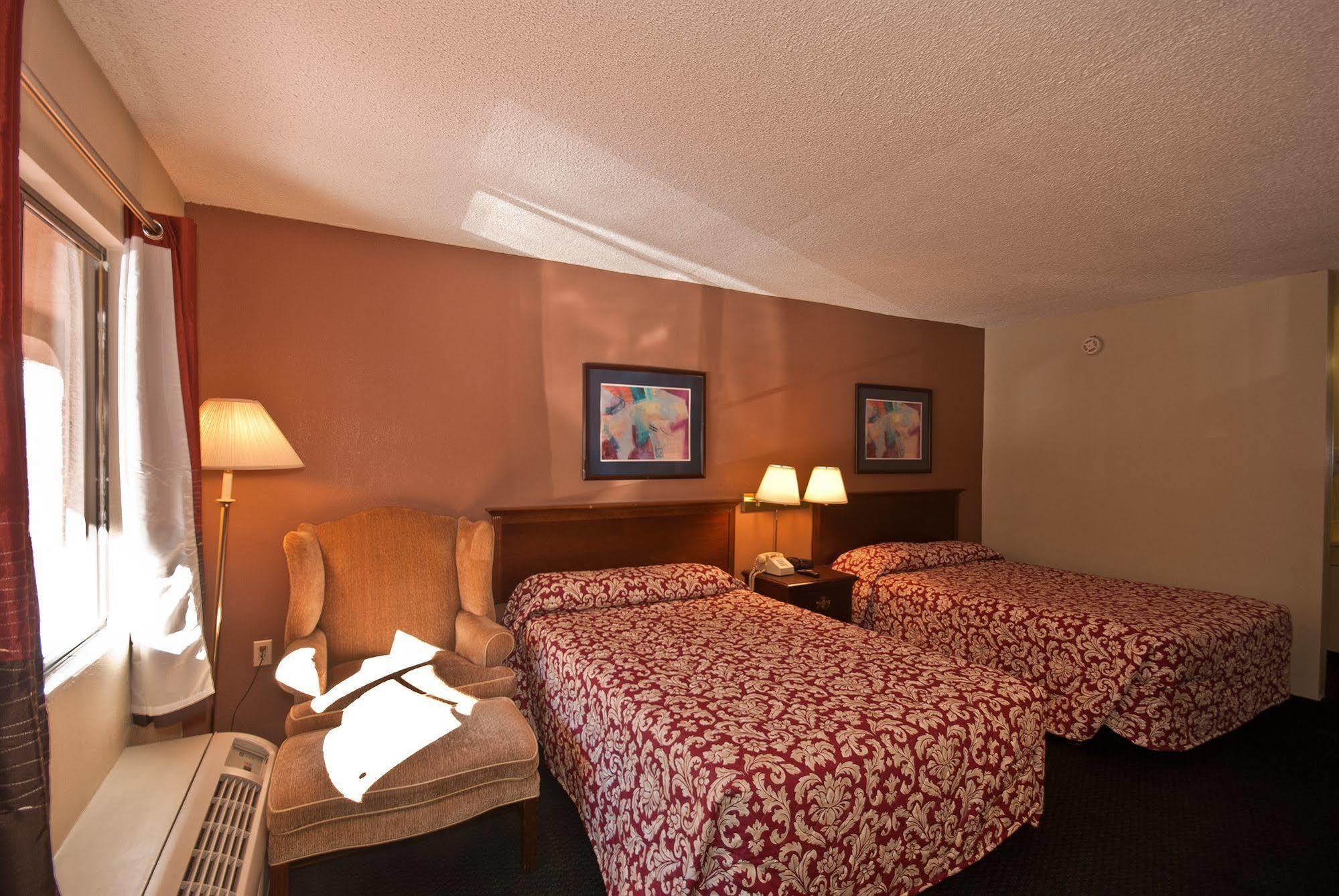 Country Hearth & Marietta Motel